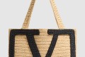 [VALENTINO-발렌티노]가라바니 비바 슈퍼스타 합성 라피아 미디엄 쇼퍼백