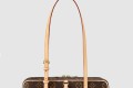 [LOUIS VUITTON-루이비통]행온 클러치 ‎M47031